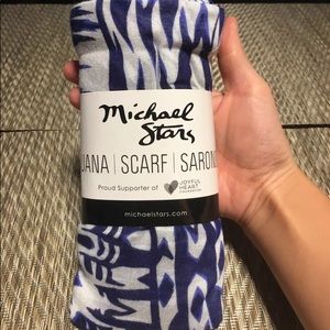 New Michael Stars Scarf in blue and white